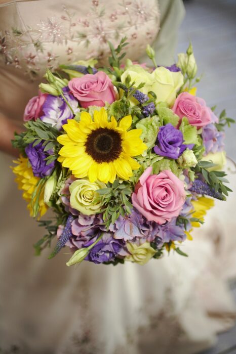bunter Brautstrauß mit Sonnenblumen