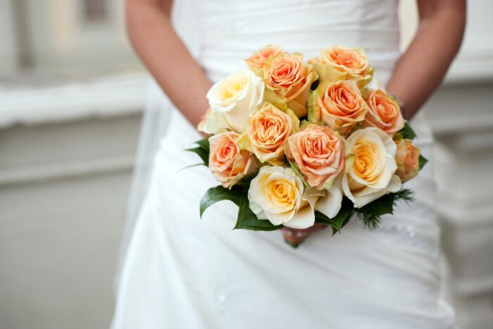 Brautstrauß in Orange mit Rosen