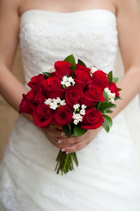 Brautstrauß aus roten Rosen