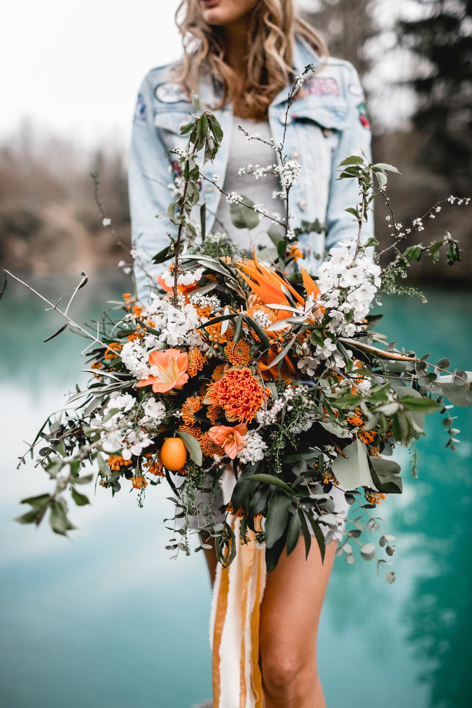 Blumenstrauß in Orange und Weiß
