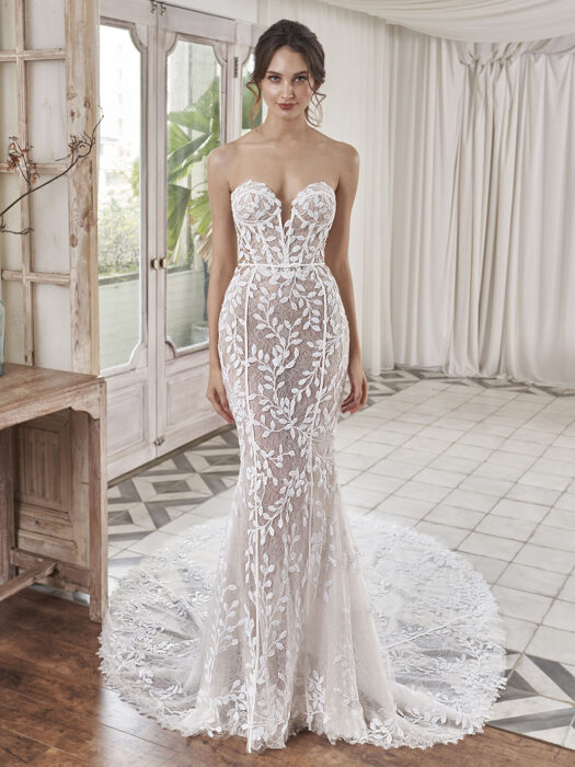 Figurbetontes Brautkleid in Rosé mit 3D-Spitze, trägerlosem Sweetheart-Ausschnitt und Schleppe von Pen-Liv, Modell Aspen