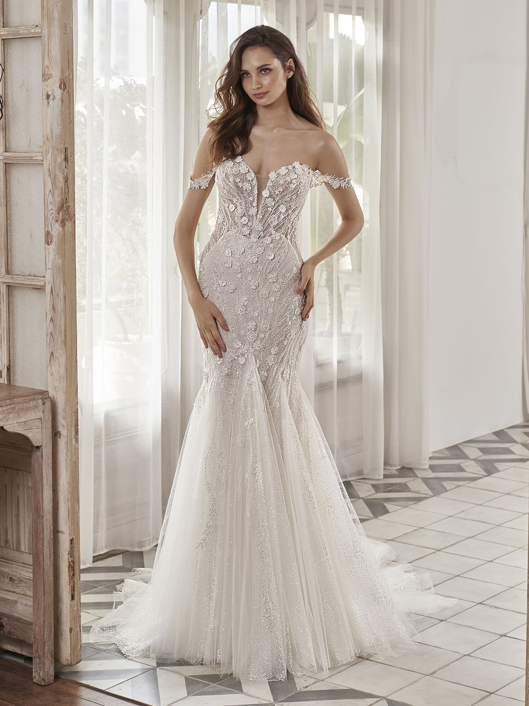 Figurbetontes Hochzeitskleid im Fit and Flare-Schnitt mit bestickter 3D-Spitze und Sweetheart-Ausschnitt von Pen-Liv, Modell Arianna
