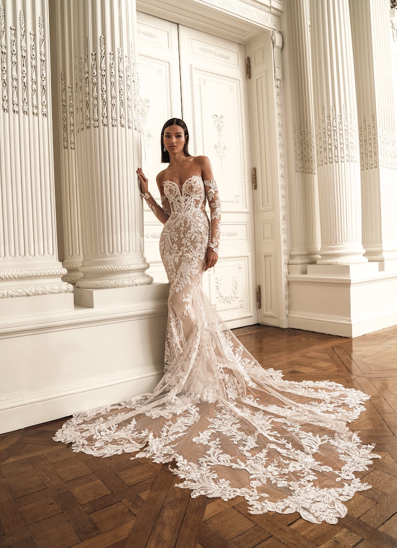 Rosafarbenes Fit-and-Flare-Brautkleid mit 3D-Spitze, transparenter Corsage, schulterfreiem Sweetheart-Ausschnitt, Schleppe und abnehmbaren Offshoulder-Ärmeln von Élysée, Modell Fairy