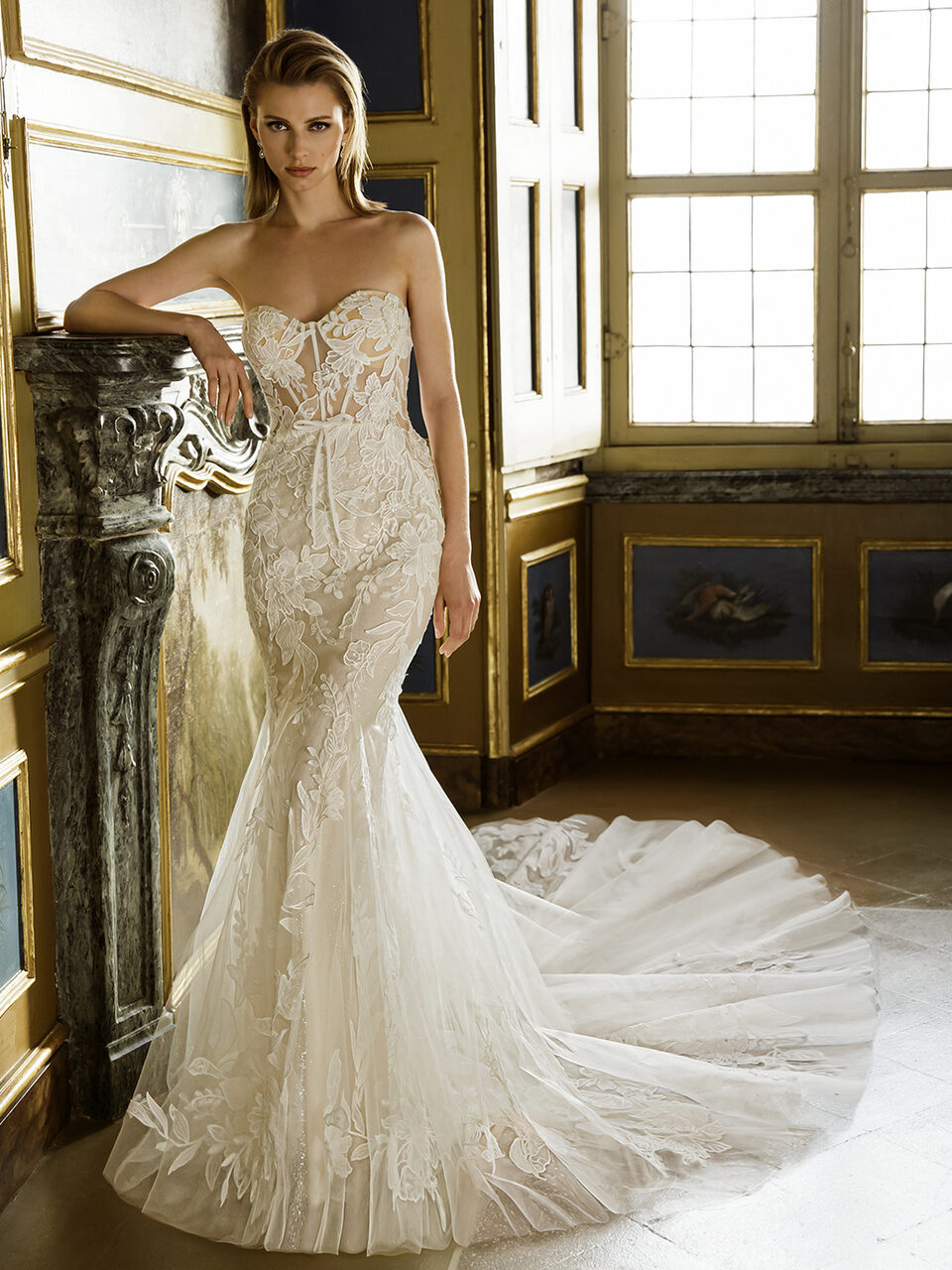 Modisches Spitzenhochzeitskleid im Fit-and-Flare-Schnitt mit transparenter Korsage, abnehmbaren Offshoulder-Trägern, Schleife und Schleppe von Pen-Liv, Modell Blossom