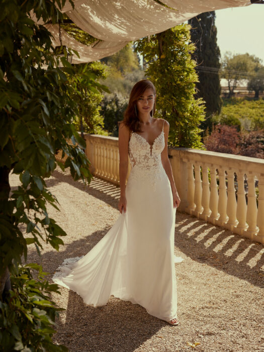 Brautkleid in A-Linie mit Chiffonrock, transparenten Spitzentop, Plunge-Ausschnitt, Spaghettiträgern und tiefem Rücken von Mode, Modell Debra