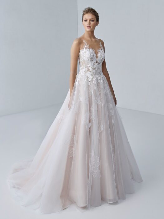 Prinzessbrautkleid in Blush mit 3D-Spitze, Illusion-Ausschnitt, Tattoo-Effekt und tiefem Rücken von Etoile, Modell Fleur
