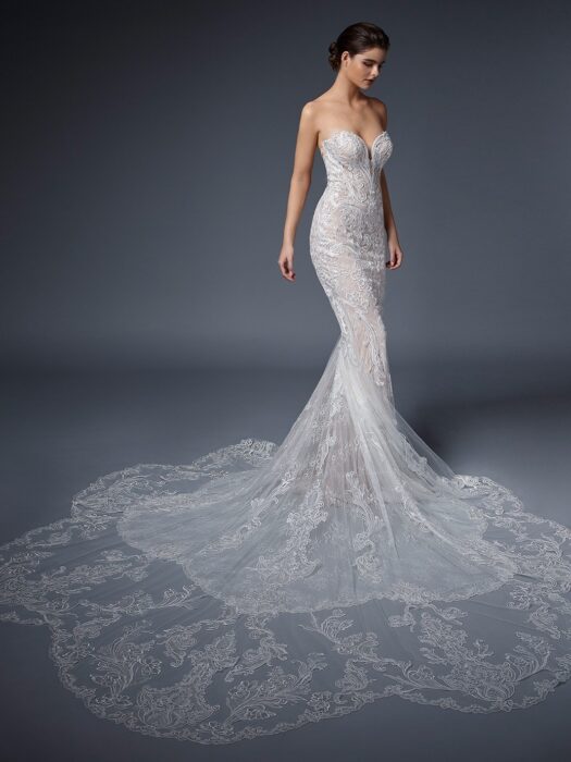Schulterfreies Fit-and-Flare-Brautkleid in Blush mit Kontrastspitze, Sweetheart-Ausschnitt und doppelter Schleppe von Elysée, Modell Petra