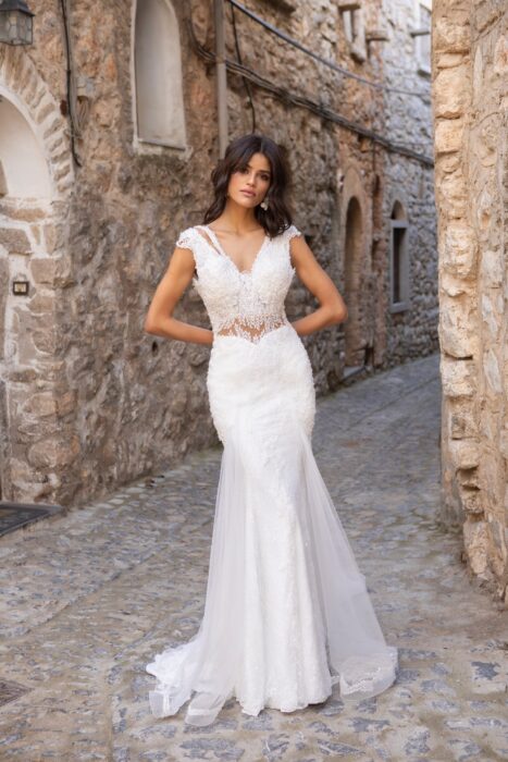 Bauchfreies Fit-and-Flare-Brautkleid mit V-Ausschnitt und Cap-Ärmeln von Emine Yildirim, Modell 2053