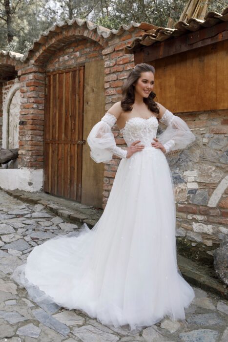 Prinzess-Brautkleid mit abnehmbaren Offshoulder-Ärmeln von Emine Yildirim, Modell 3014