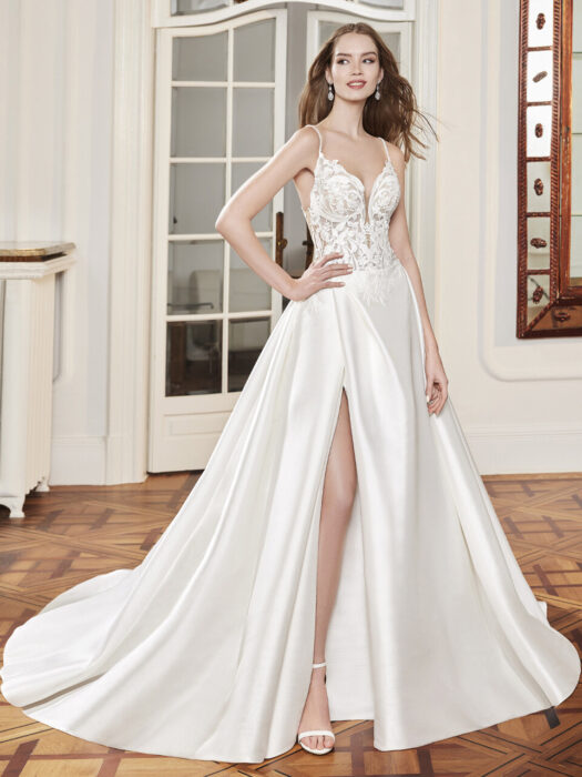 Hochzeitskleid im Prinzessschnitt mit transparenter Spitzenkorsage, Plunge-Ausschnitt, Beinschlitz, tiefem Rücken und Schleppe von Etoile, Modell Whitley