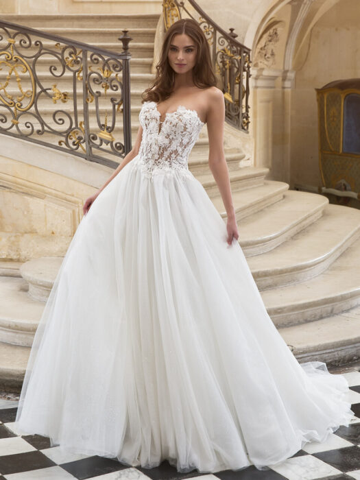 Hochzeitskleid im Prinzessschnitt mit transparenter Spitzenkorsage, Sweetheart-Ausschnnitt, abnehmbaren Offshoulder-Trägern und Schleppe von Elysée, Modell Kora