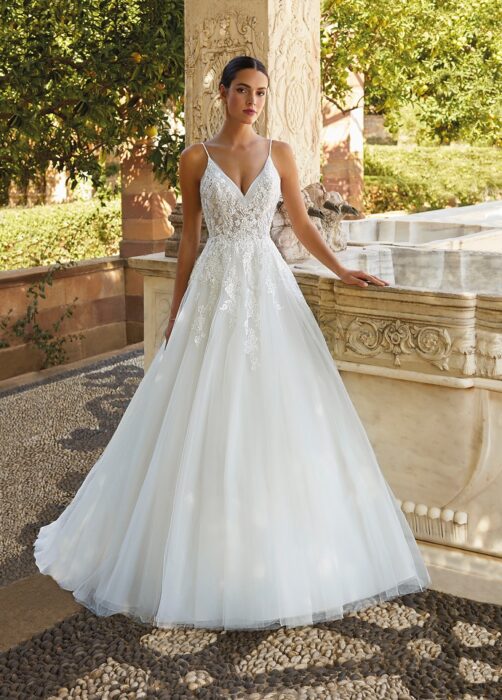 Hochzeitskleid mit Spitzentop mit V-Ausschnitt und Spaghettiträgern von Demetrios, Modell 8060
