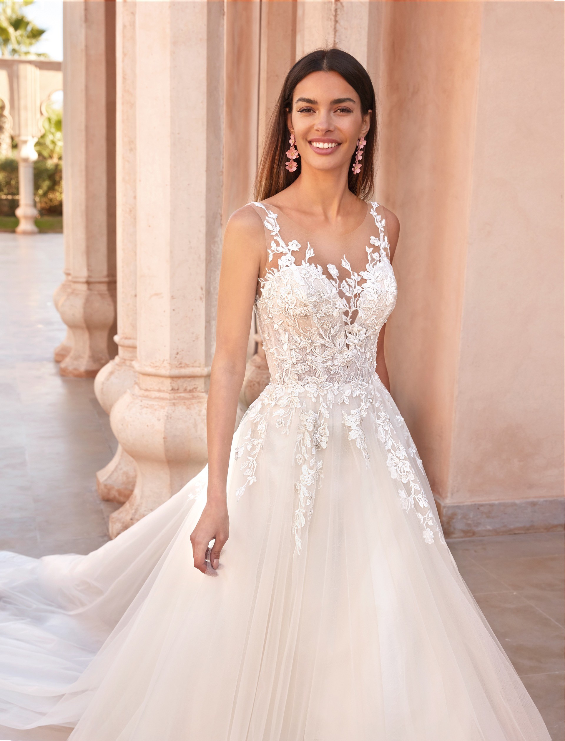 Prinzess-Hochzeitskleid mit 3D-Spitze, Illusion-Ausschnitt und Tattoo-Effekt von Demetrios, Modell 1080