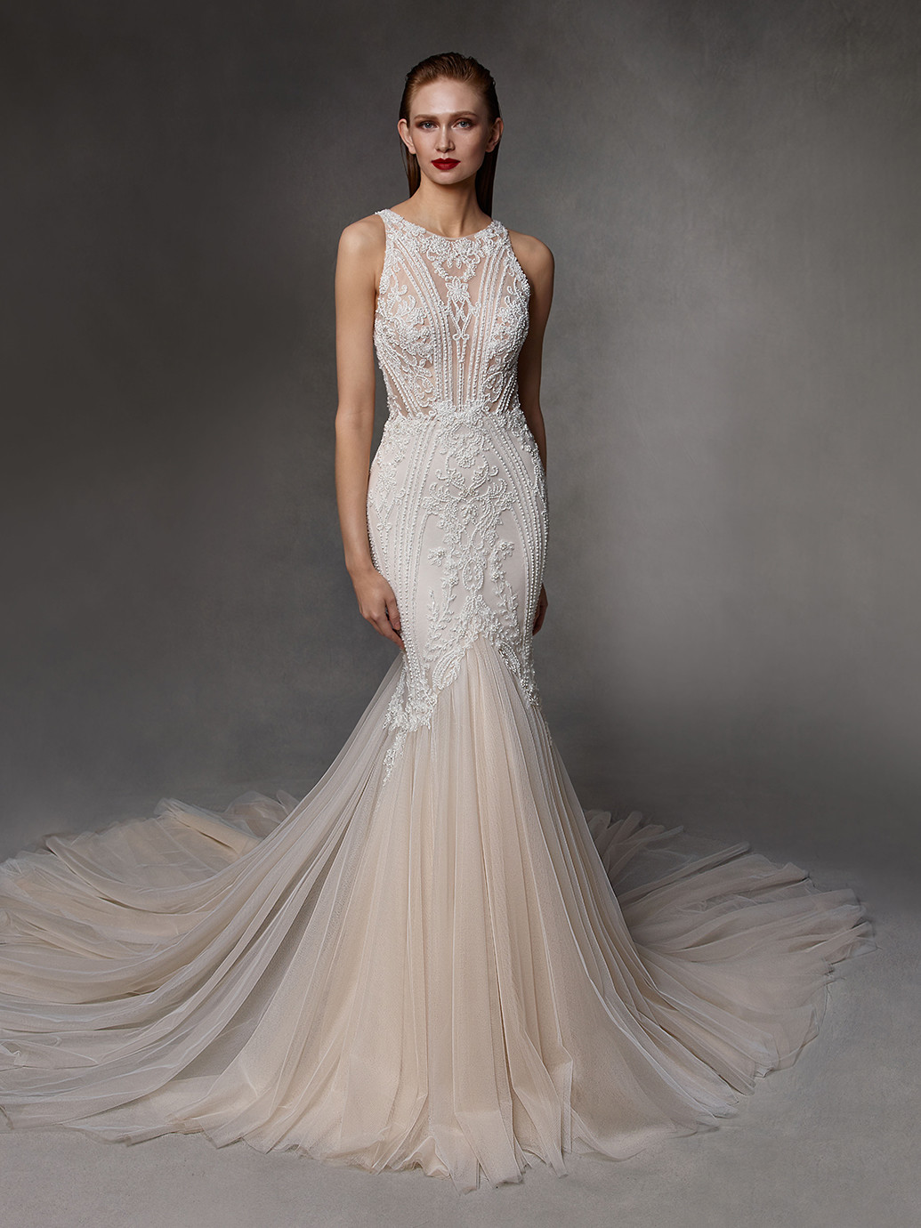 Fit-and-Flare-Brautkleid mit Neckholder-Ausschnitt und Schleppe von Badgley Mischka, Modell Donovan