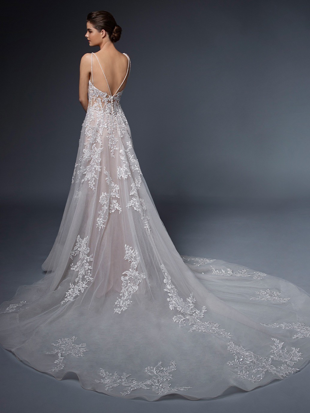 Roséfarbenes Hochzeitskleid mit 3D-Spitze im Prinzessstil mit Tattoo-Effekt und Schleppe von Elysée, Modell Amandine