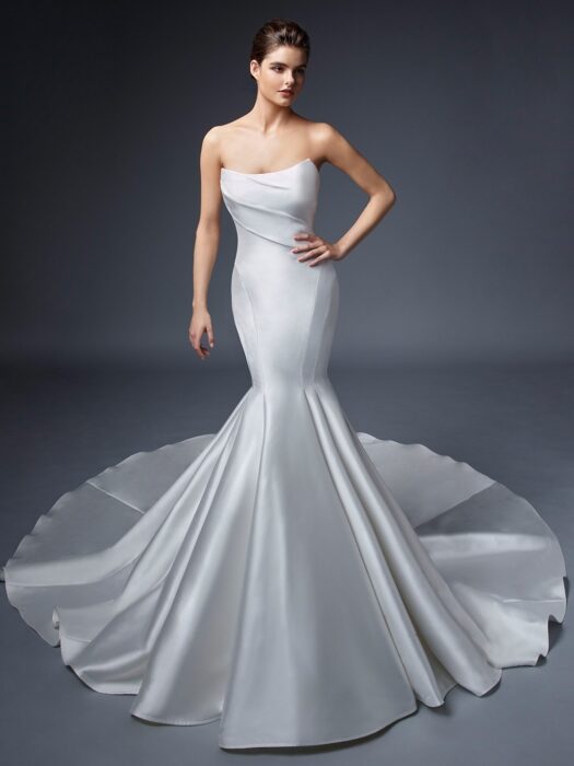 Weißes Fit-and-Flare-Hochzeitskleid im Clean Chic mit Bandeau-Ausschnitt von Elysée, Modell Seraphine