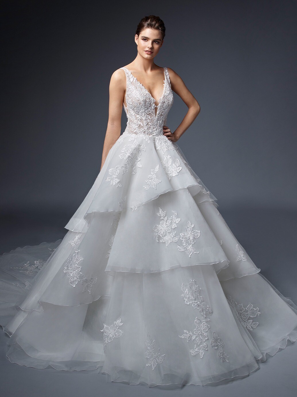 Hochzeitskleid im Prinzessstil mit Volants, Spitzen-Corsage, Plunge-Ausschnitt und Schleppe von Elysée, Modell Antoinette