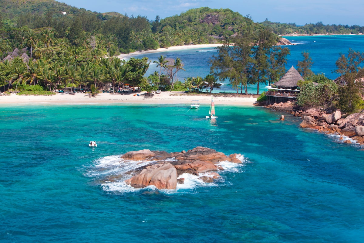 Strand des 5-Sterne Hotels Constance Lemuria.