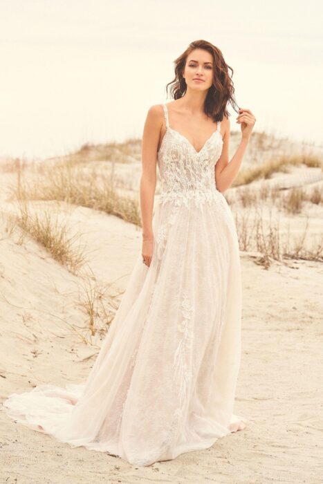 Brautkleid in A-Linie mit transparentem Spitzentop und Sweetheart-Ausschnitt von Lillian West, Modell 66113