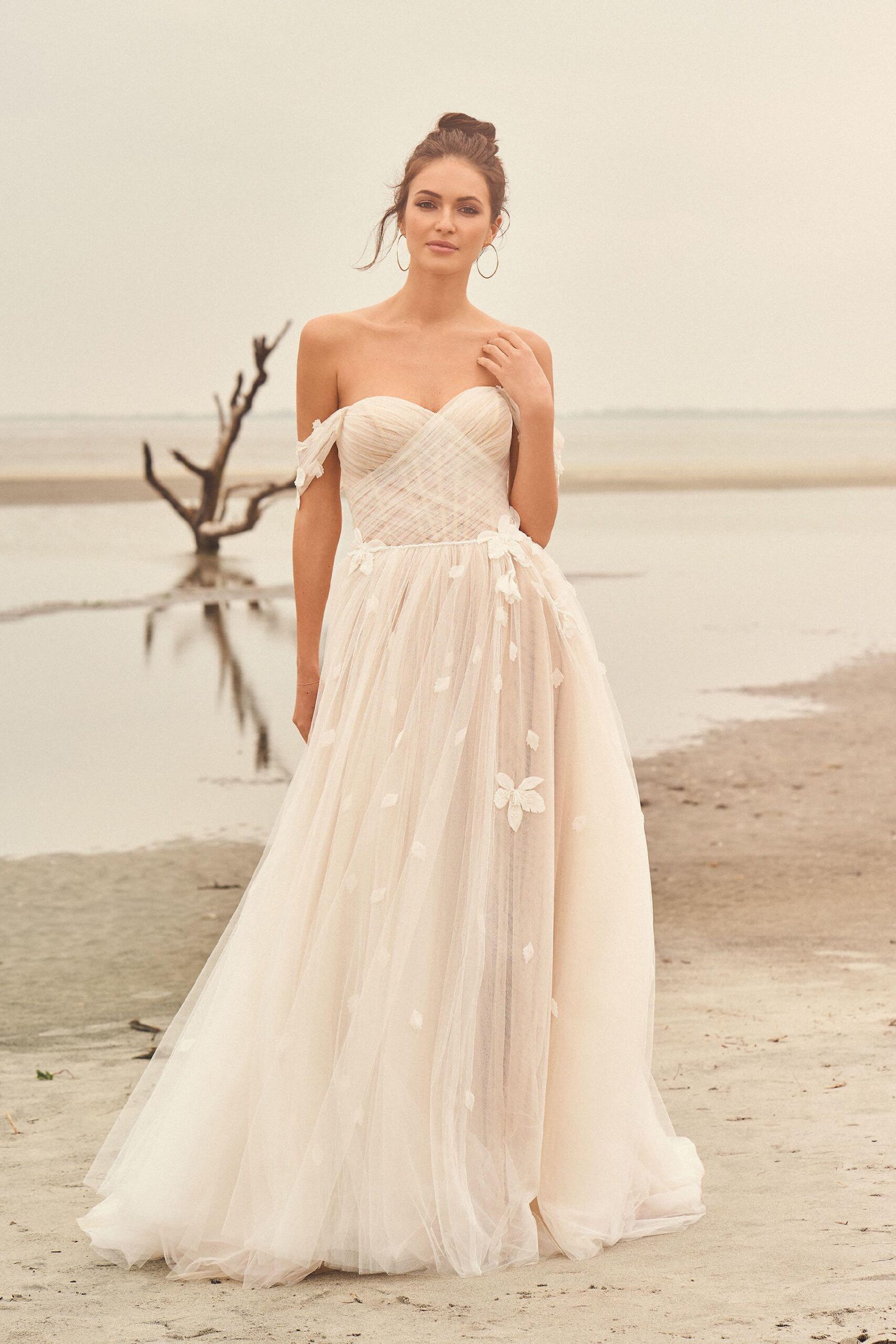 Schulterfreies Brautkleid im Prinzessschnitt mit Sweetheart-Ausschnitt von Lillian West, Modell 66110