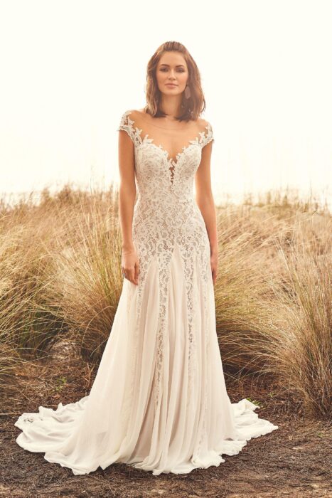 Brautkleid im Bohemian Look mit Fit-and-Flare-Schnitt und Illusion-Ausschnitt von Lillian West, Modell 66107