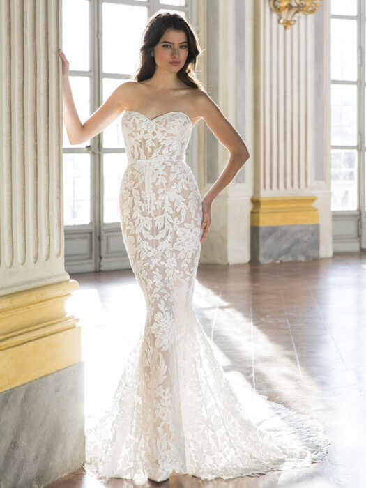 Schulterfreies Spitzenbrautkleid im Mermaid-Schnitt mit 3D-Spitze, Sweetheart-Ausschnitt und Schleppe von Enzoani, Modell Taylor