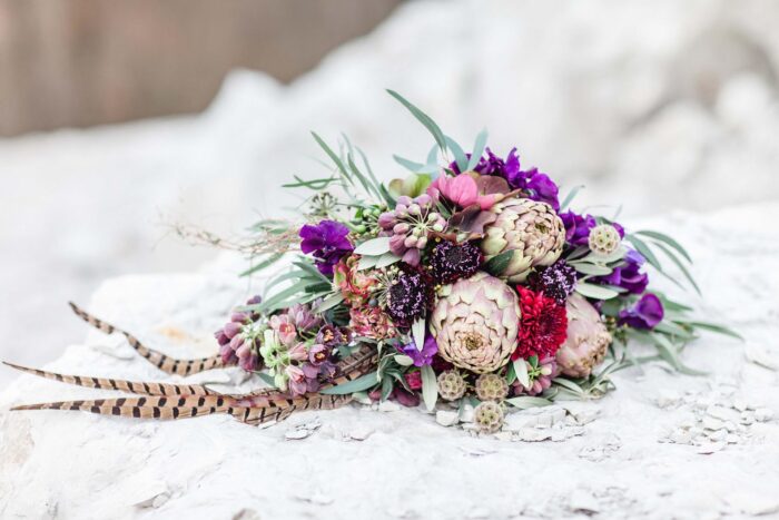 Brautstrauß im Boho-Stil mit Artischocken