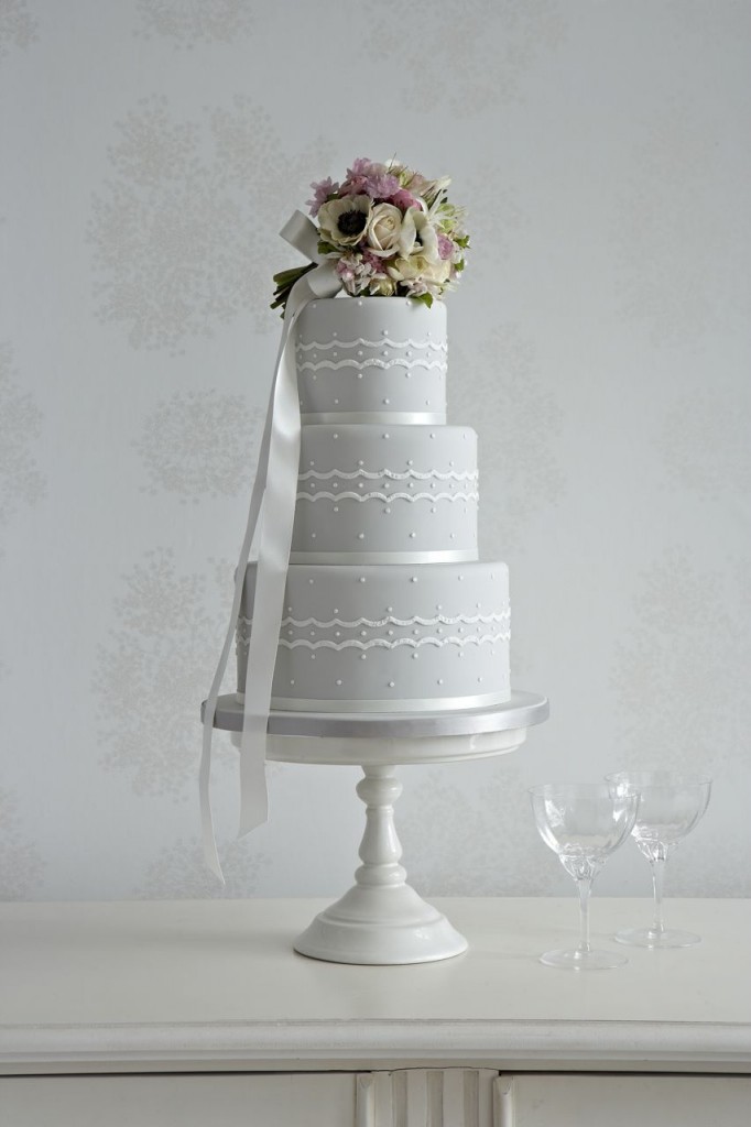 Hochzeitstorte in Weiß