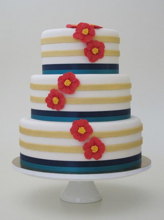 Hochzeitstorte mit Blüten