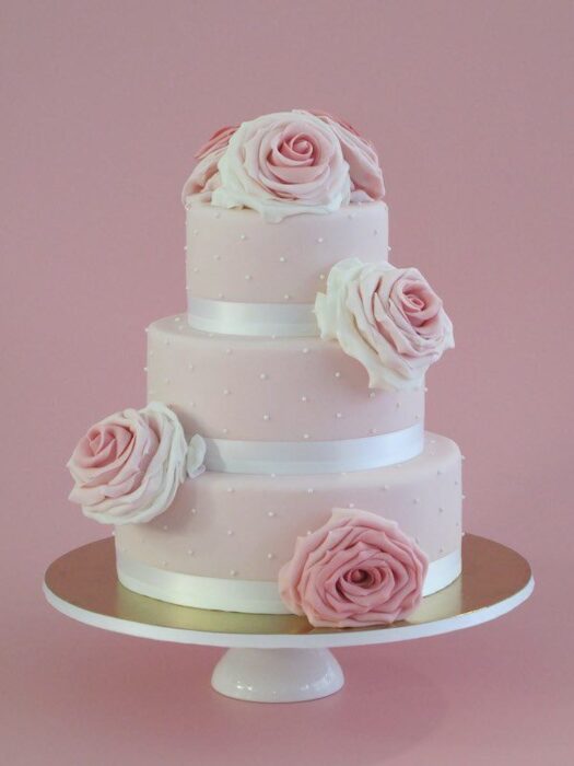 Hochzeitstorte in Rosa