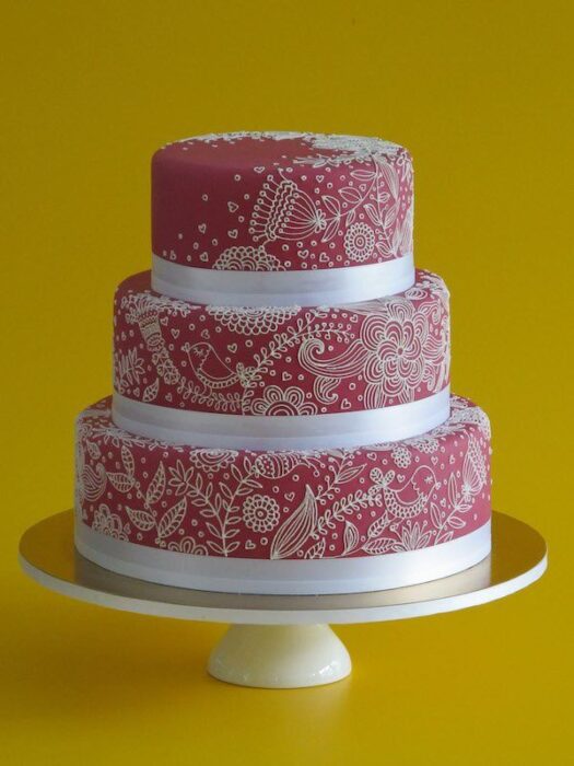Hochzeitstorte in Pink und Weiß