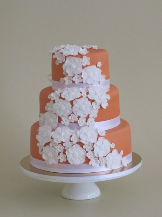 Hochzeitstorte mit Blüten