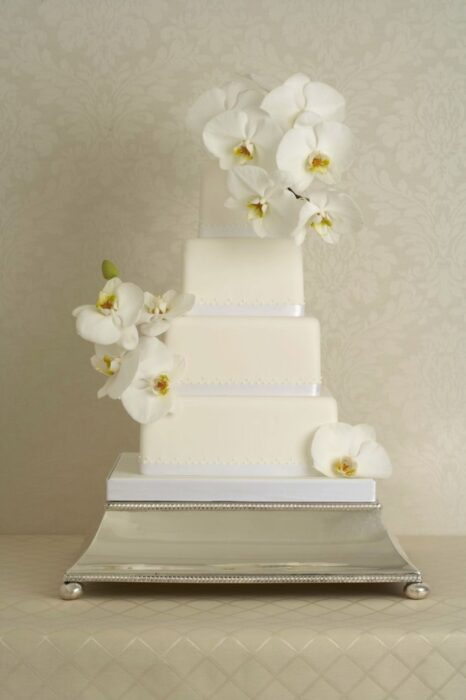 Hochzeitstorte in Weiß