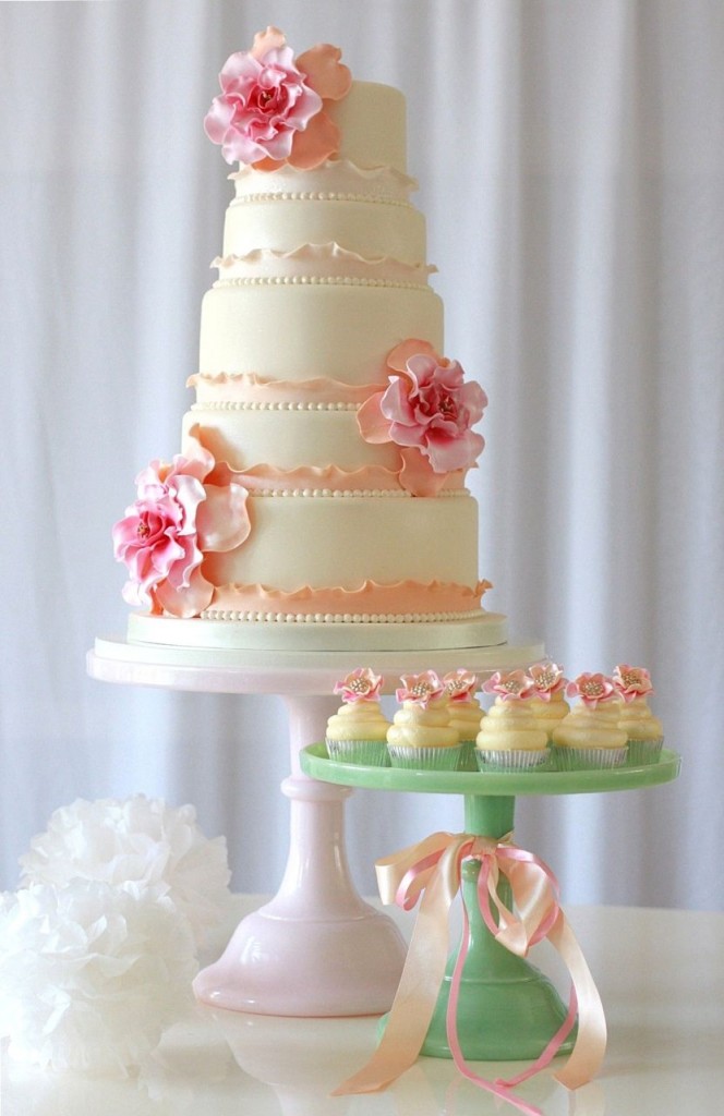 Hochzeitstorte in Weiß