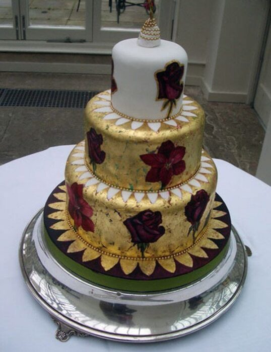 edle Hochzeitstorte in Gold