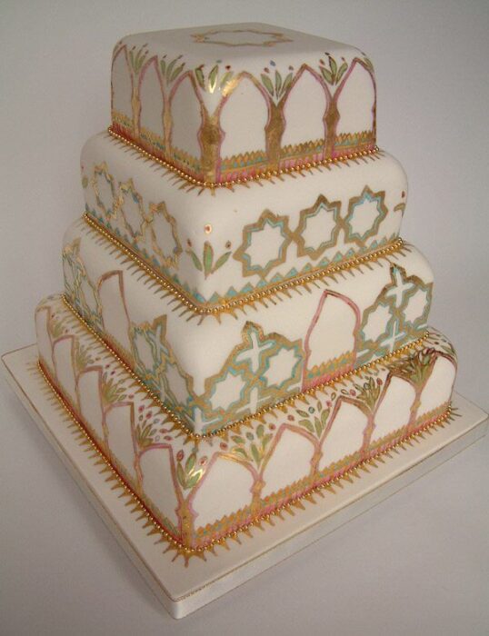 edle Hochzeitstorte in Gold