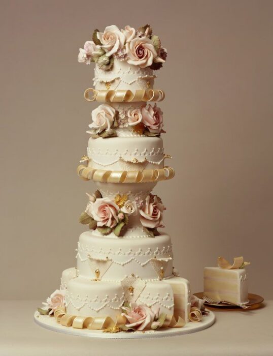 Hochzeitstorte mit Blumen