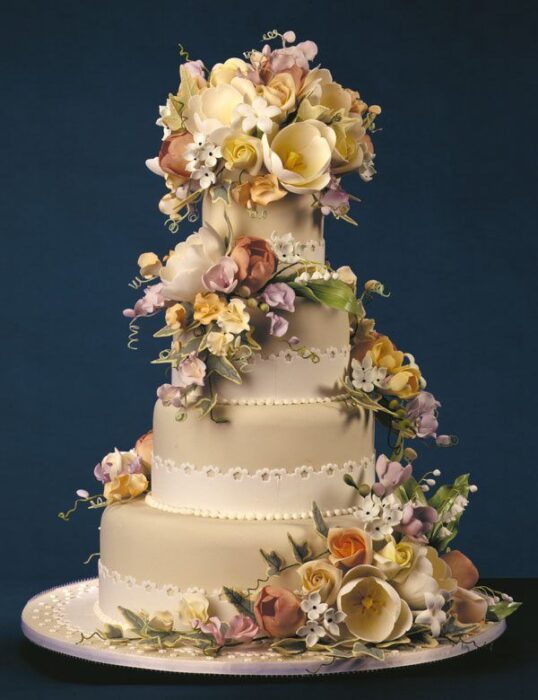 Hochzeitstorte mit Blumen