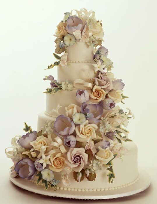Hochzeitstorte mit Blumen