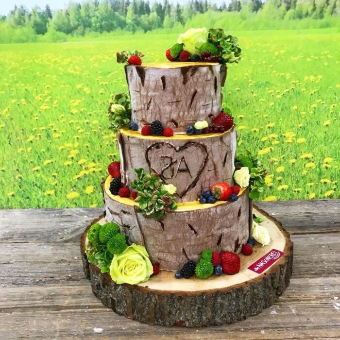 dreistöckige Birken-Hochzeitstorte