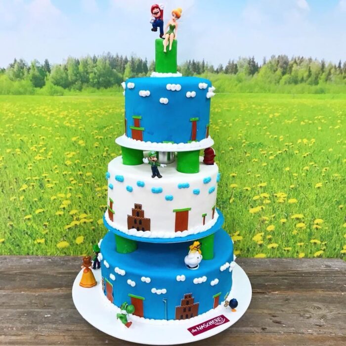 Hochzeitstorte mit Figuren