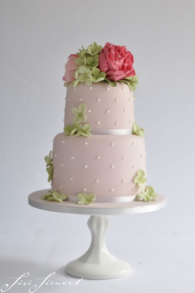 Hochzeitstorte in Rosa