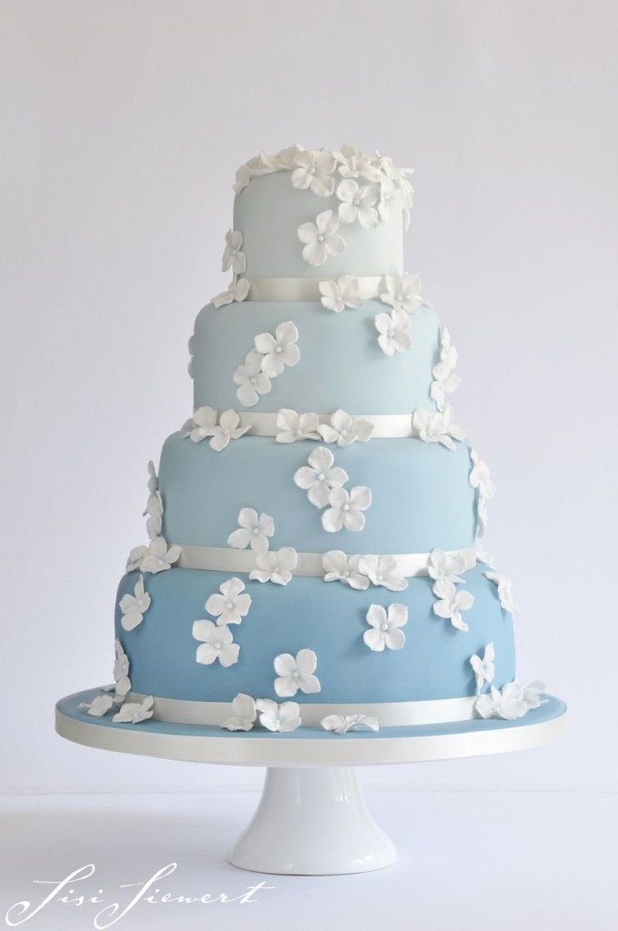 Hochzeitstorte in Blau