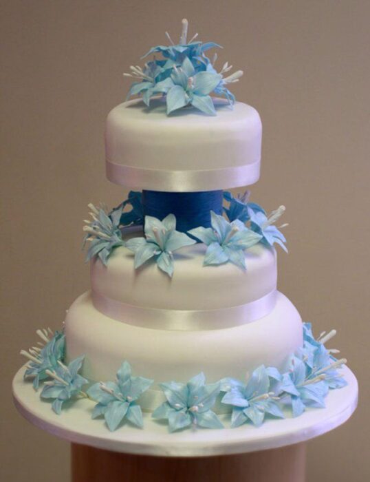 Hochzeitstorte mit Blüten