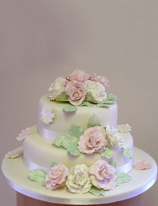 Hochzeitstorte mit Blumen