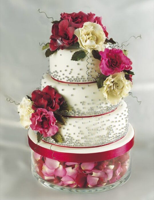 Hochzeitstorte mit Blumen