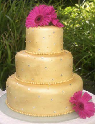 edle Hochzeitstorte in Gold