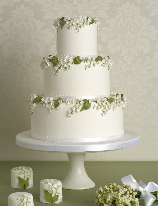 Hochzeitstorte in Weiß
