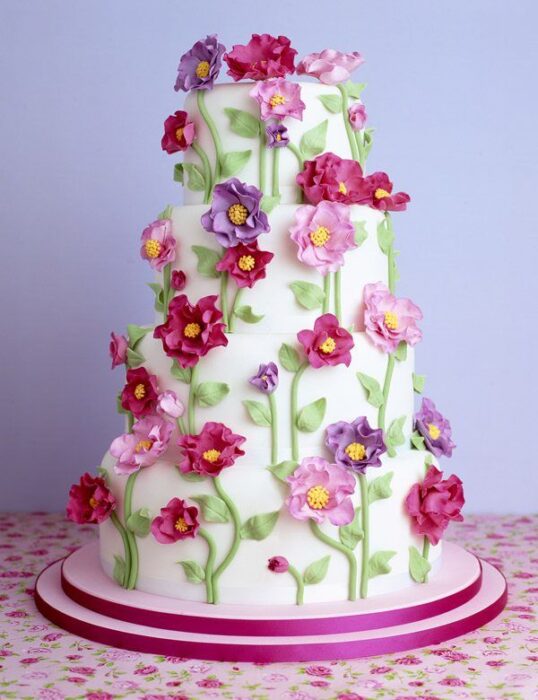 Hochzeitstorte mit Blumen