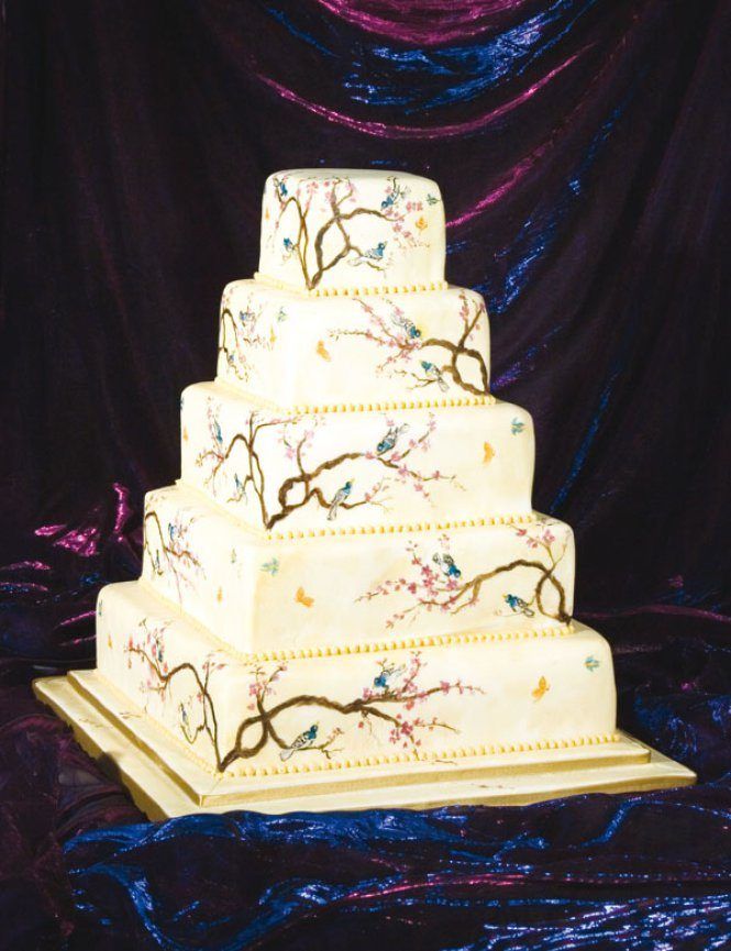 Hochzeitstorte in Weiß